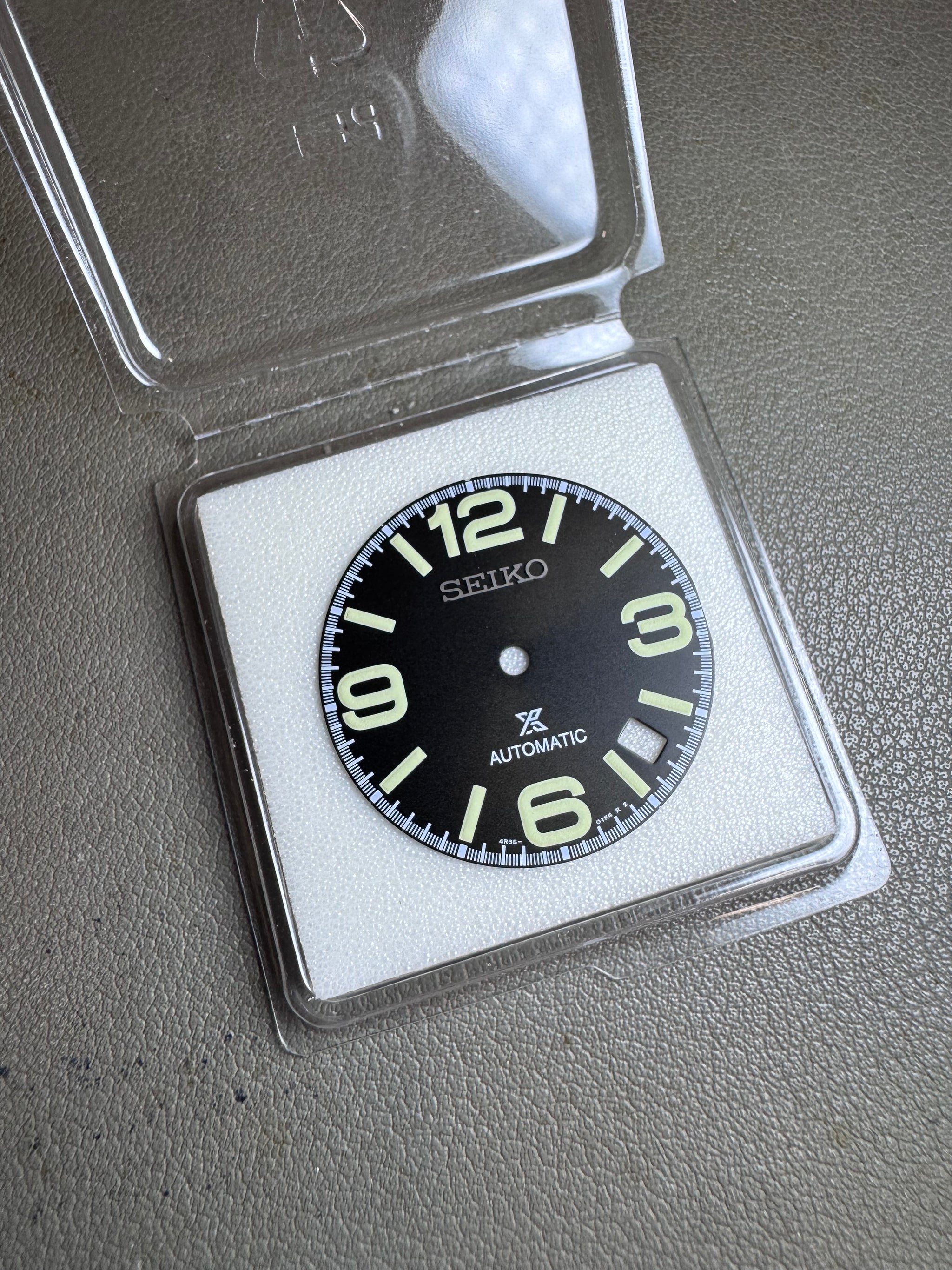HAN091 GMT Hand For NH34 / 4R34 - Red and Silver - Mod Mode Watches HAN091 GMT Hand For NH34 / 4R34 - Red and Silver - Mod Mode Watches