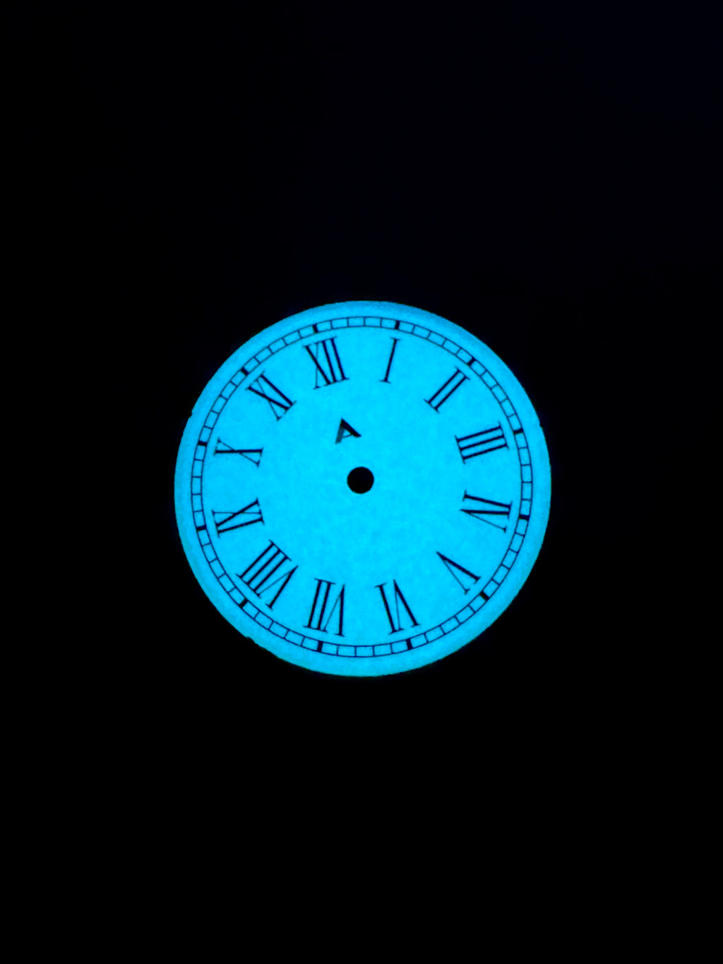 Full lume watch dial with enamel finishing in glow