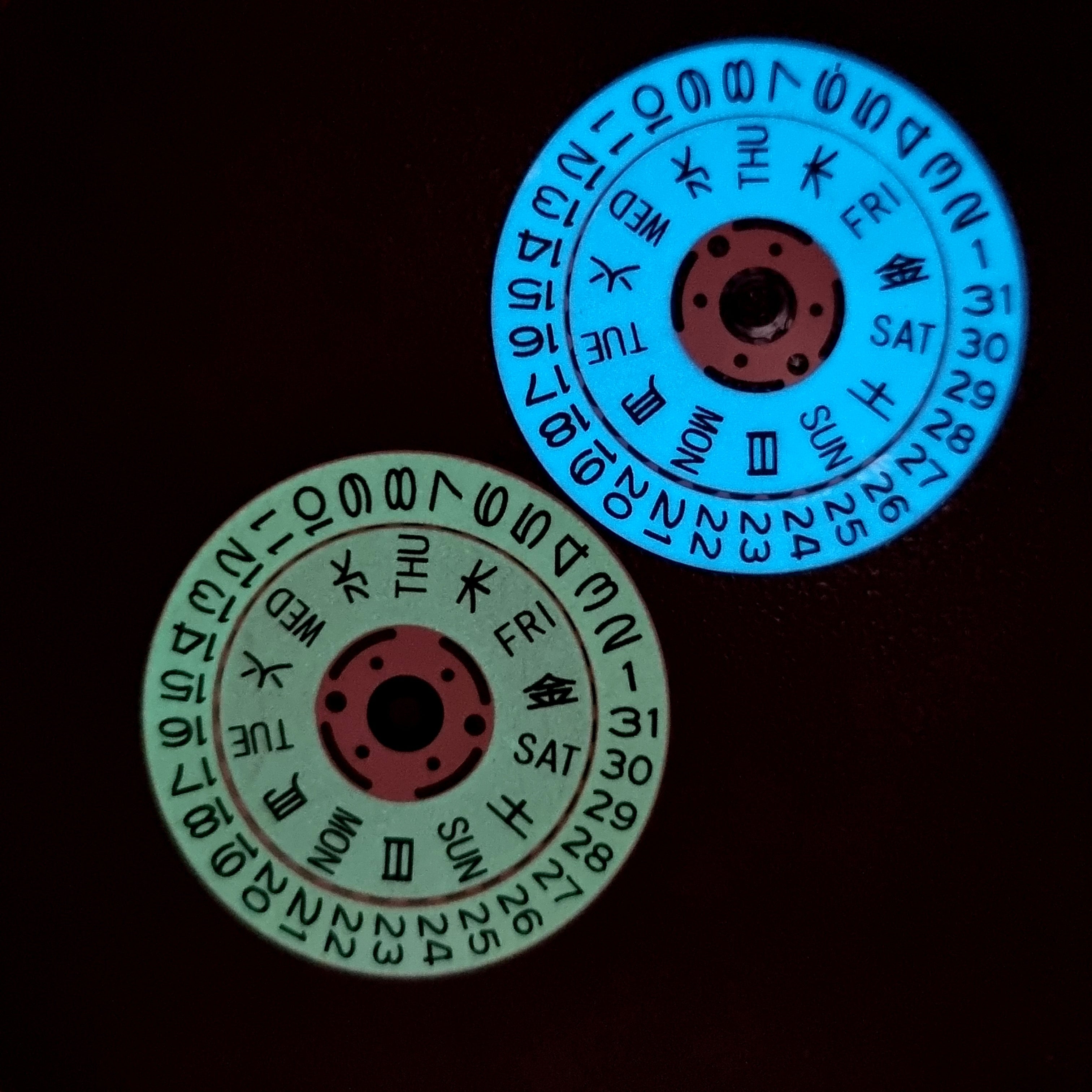 MVT038 NH36 Full Lume Day-Date Wheels in White with Green or Blue Lume with Kanji or Mandarin