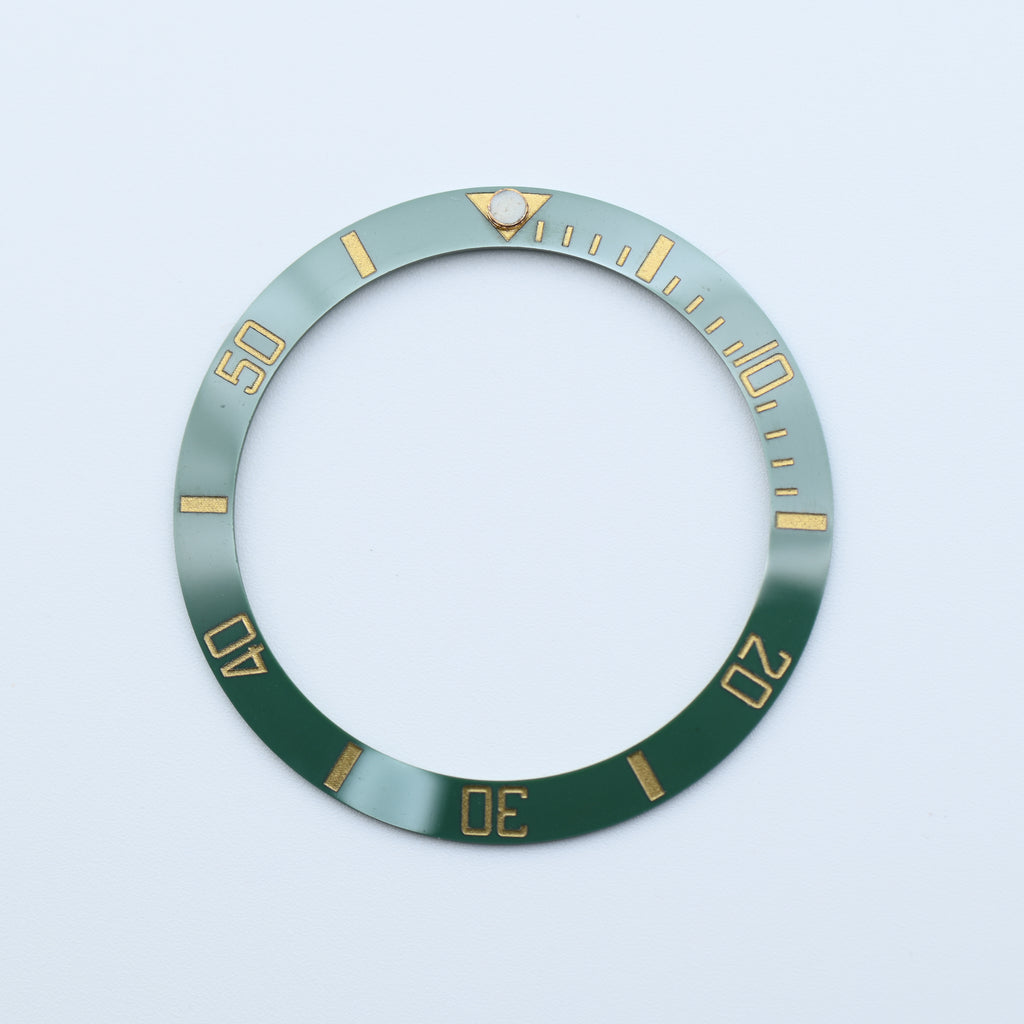 BZI008GRGD 38mm Green with Gold Text SUB Style Sloped Ceramic Insert