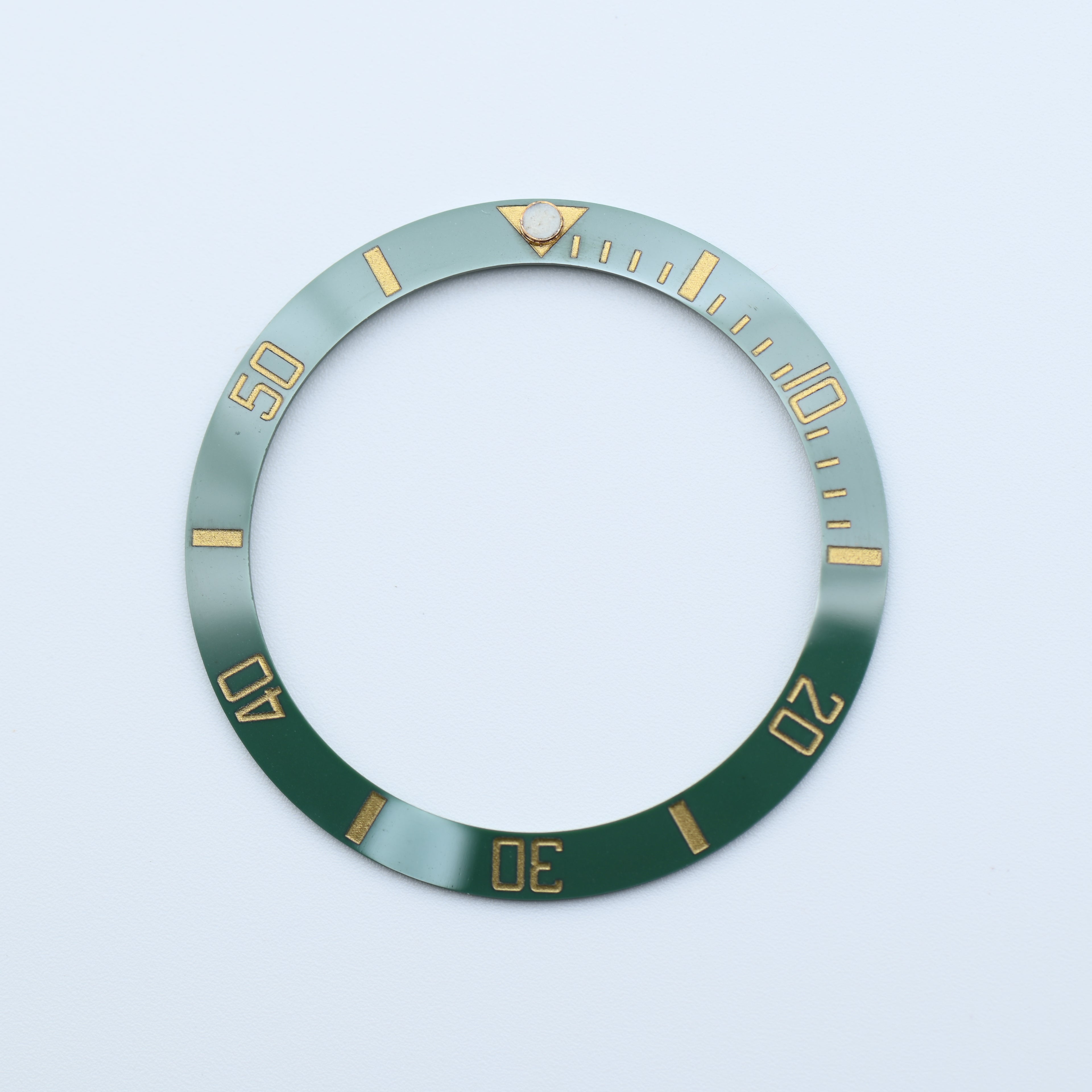 BZI008GRGD 38mm Green with Gold Text SUB Style Sloped Ceramic Insert