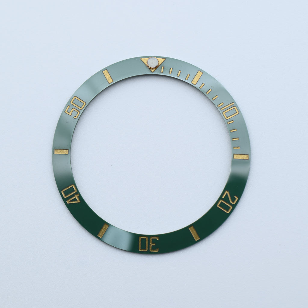 BZI008GRGD 38mm Green with Gold Text SUB Style Sloped Ceramic Insert
