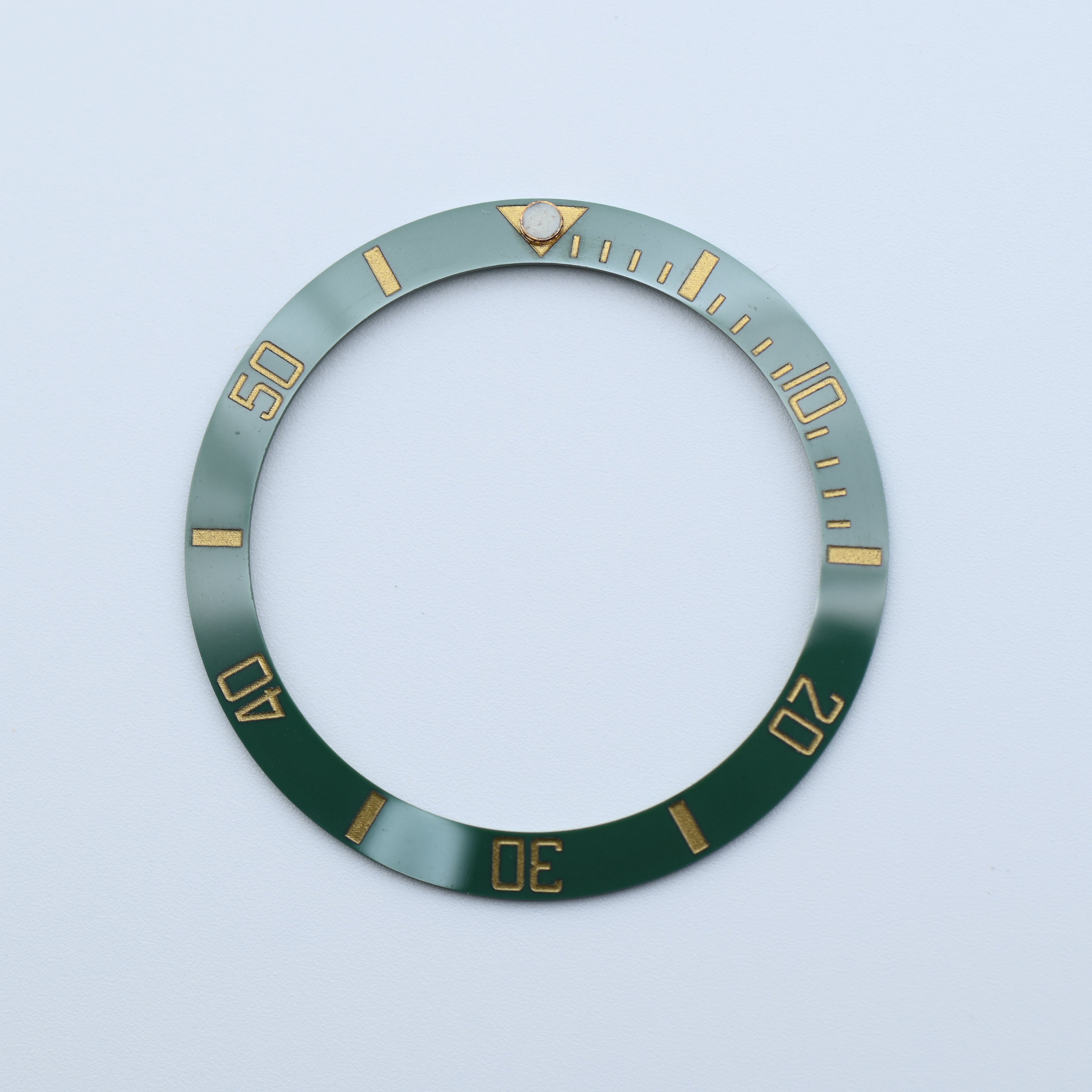 BZI008GRGD 38mm Green with Gold Text SUB Style Sloped Ceramic Insert