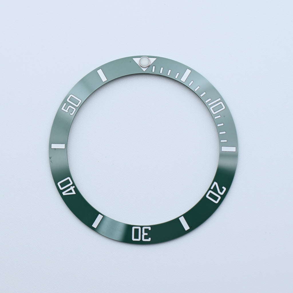 BZI008GRWH 38mm Green with White Text SUB Style Sloped Ceramic Insert