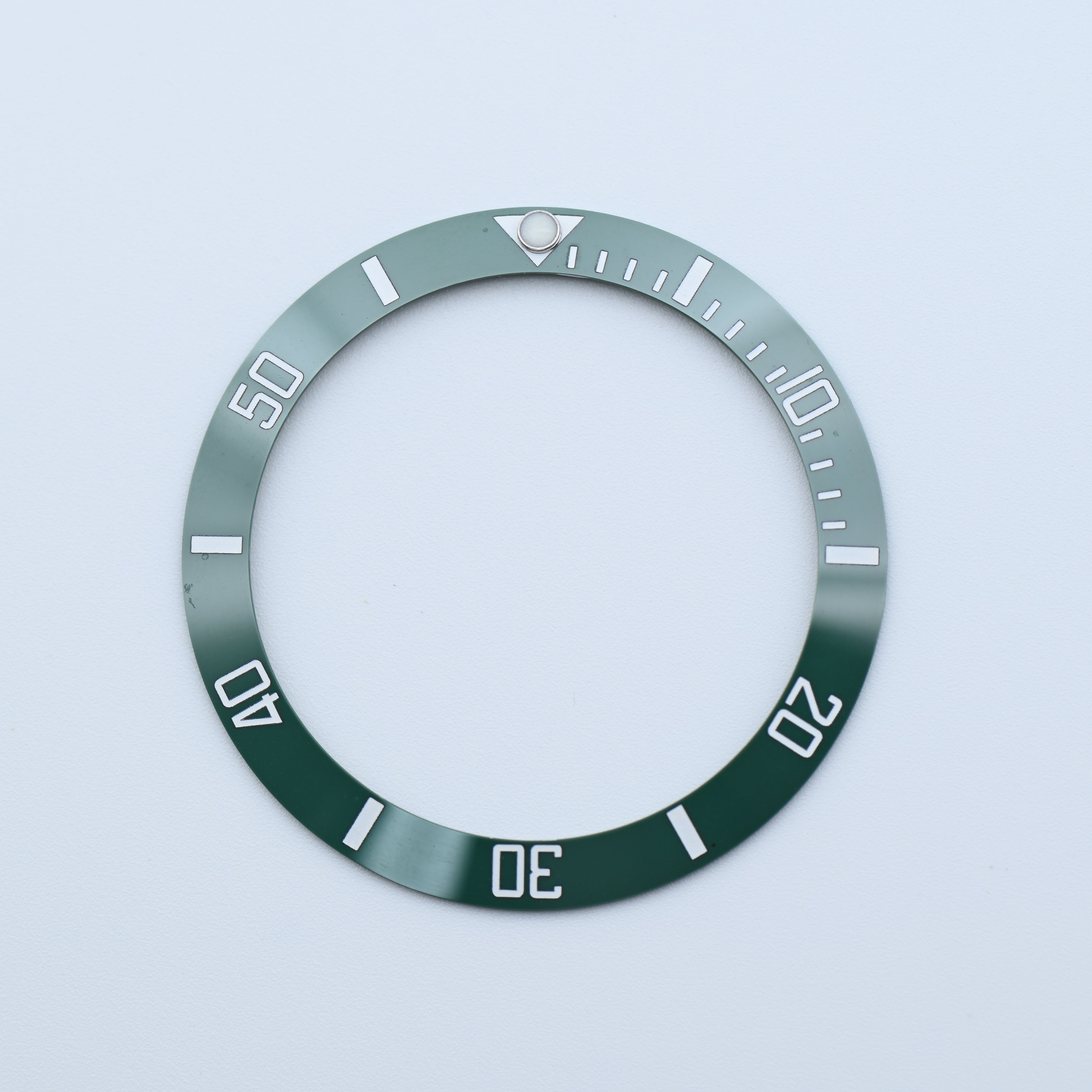 BZI008GRWH 38mm Green with White Text SUB Style Sloped Ceramic Insert