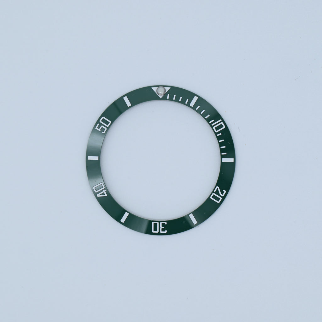 BZI008GRWH 38mm Green with White Text SUB Style Sloped Ceramic Insert