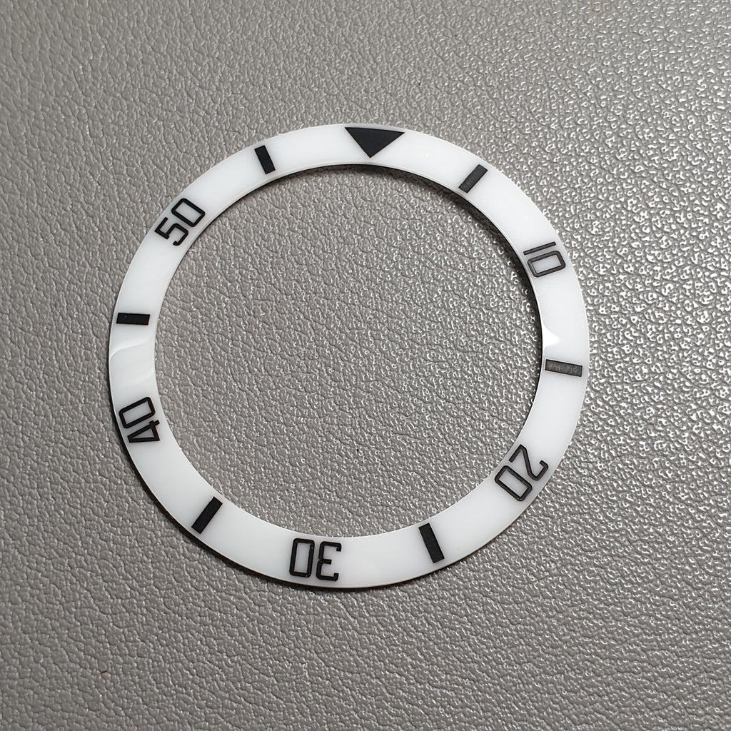 BZI008WHBK 38mm White with Black Text SUB Style Sloped Ceramic Insert