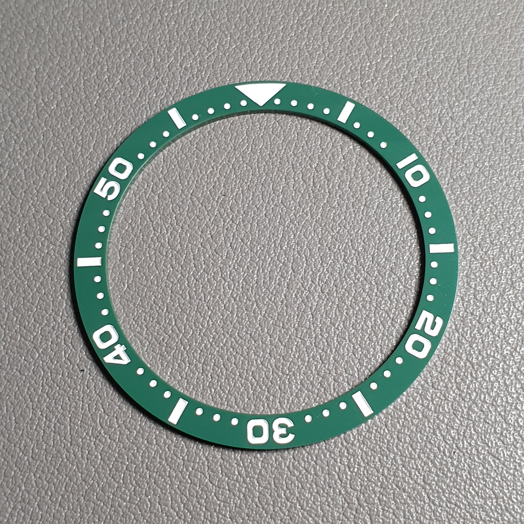 BZI016GRWH 38mm Green with White Text SKX Style Flat Ceramic Insert