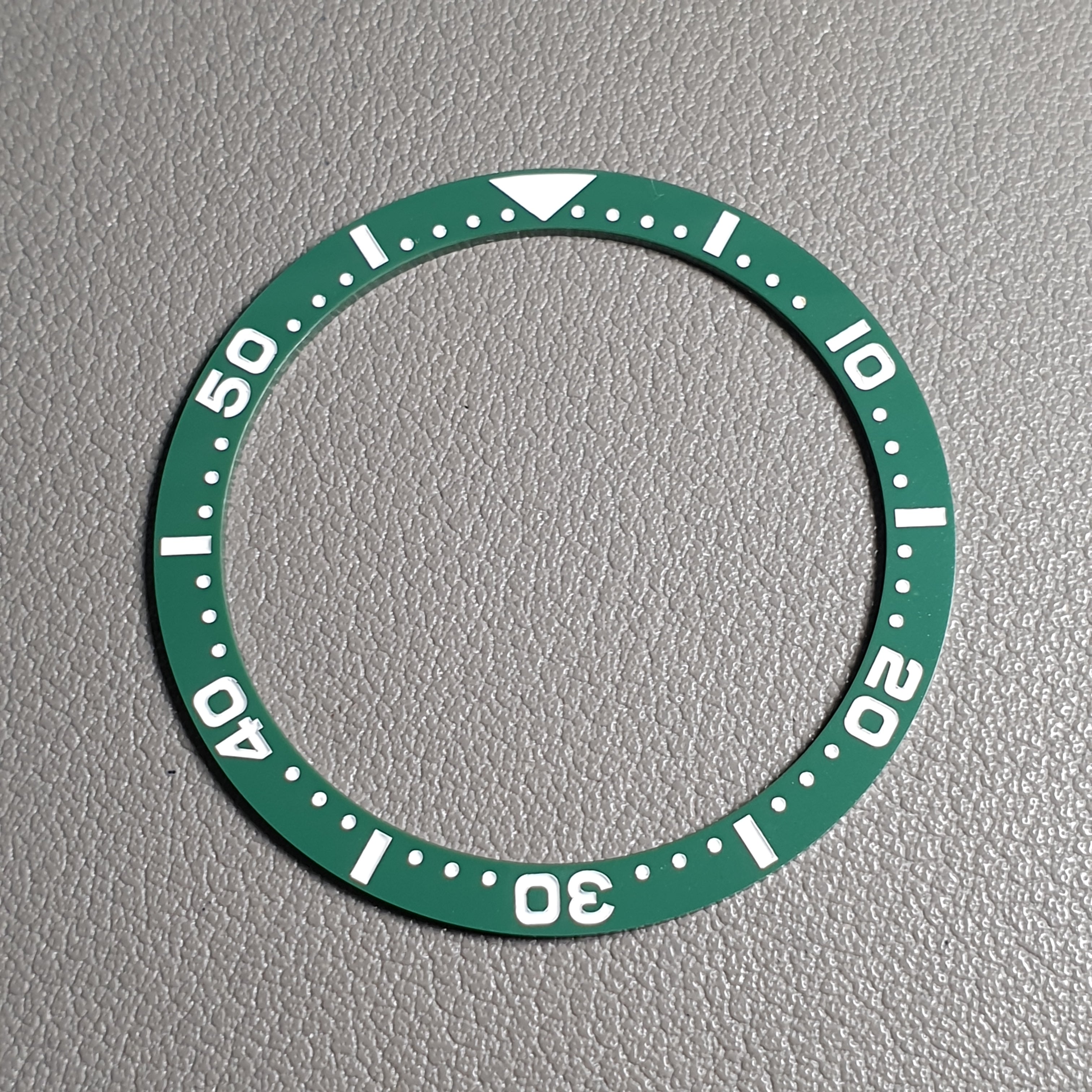 BZI016GRWH 38mm Green with White Text SKX Style Flat Ceramic Insert