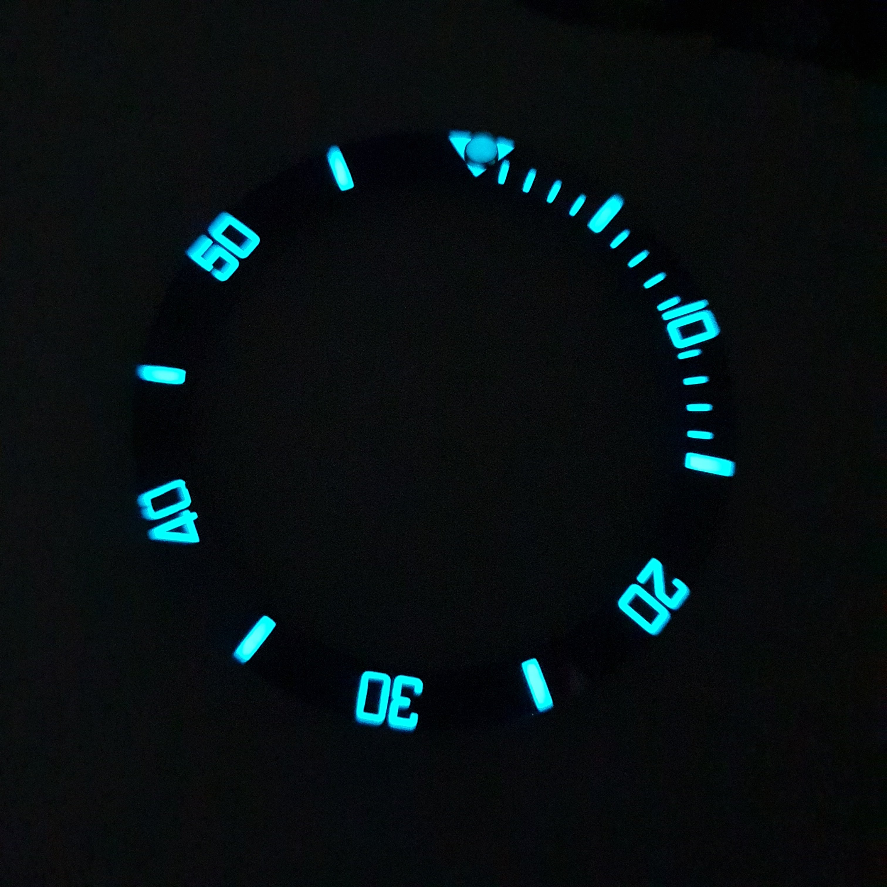 BZI021 38mm Lumed Blue With White Text Sub Style Sloped Ceramic Insert