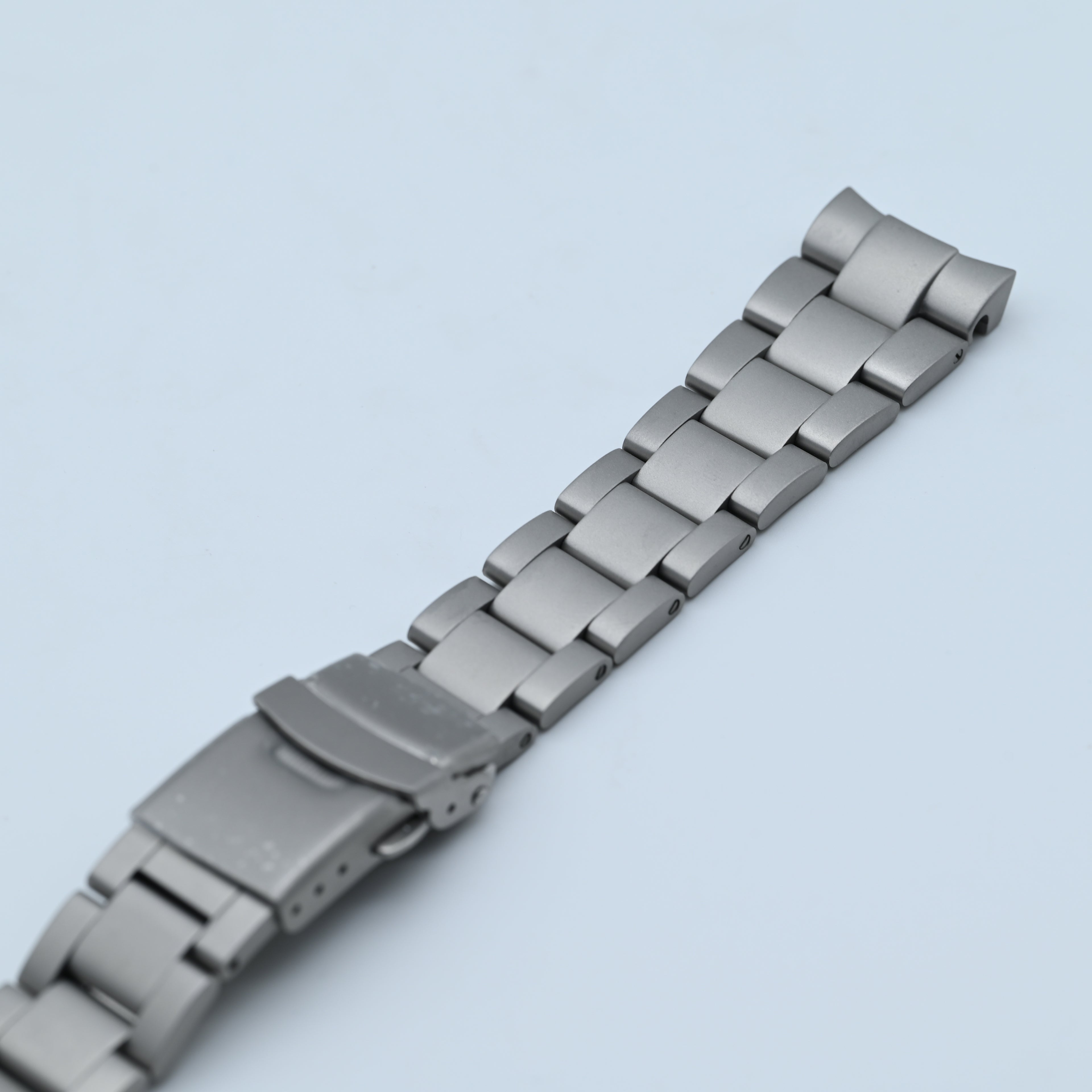 Solid End Link Bracelet for CAS010 Case Set